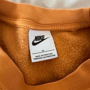 Nike Women’s Orange Crew Neck 1X
